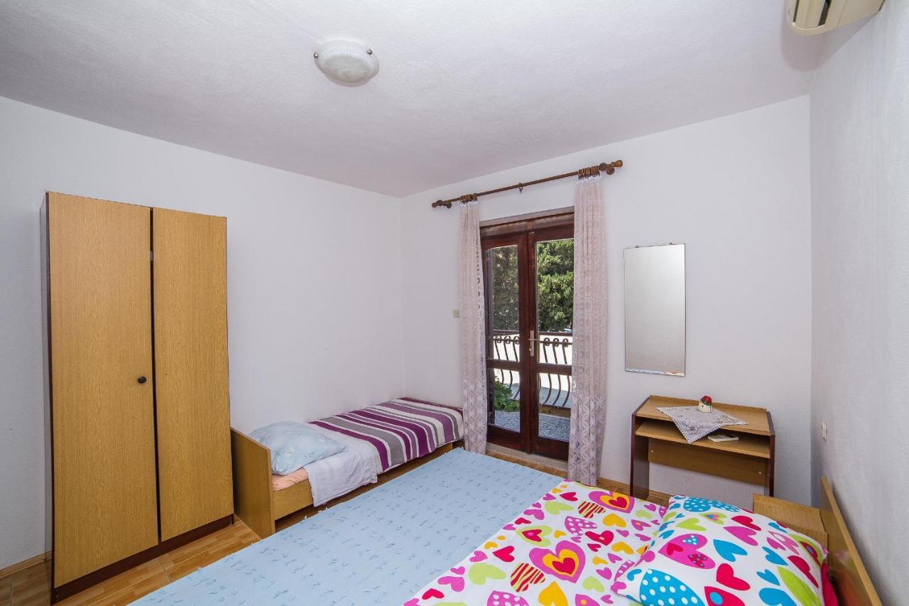 Apartments And Rooms Drpic Splitska Exterior photo