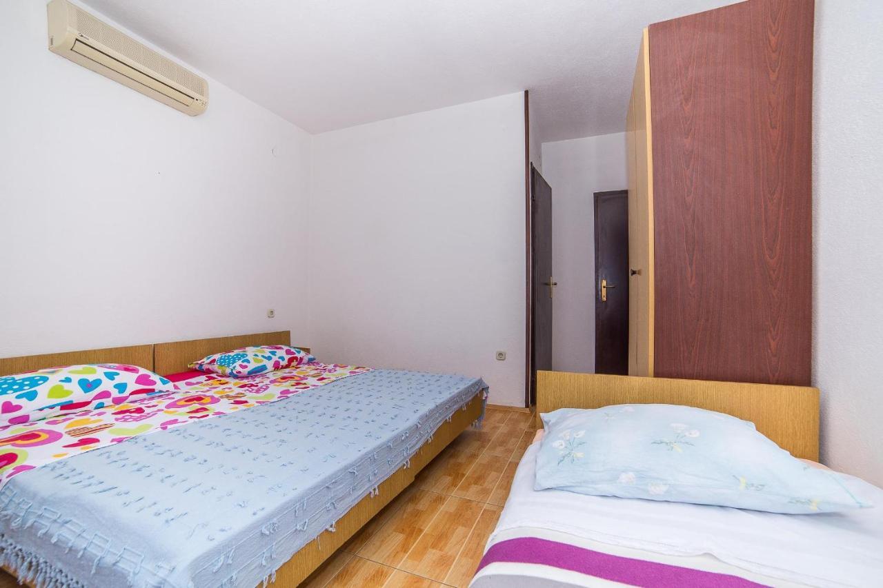 Apartments And Rooms Drpic Splitska Exterior photo