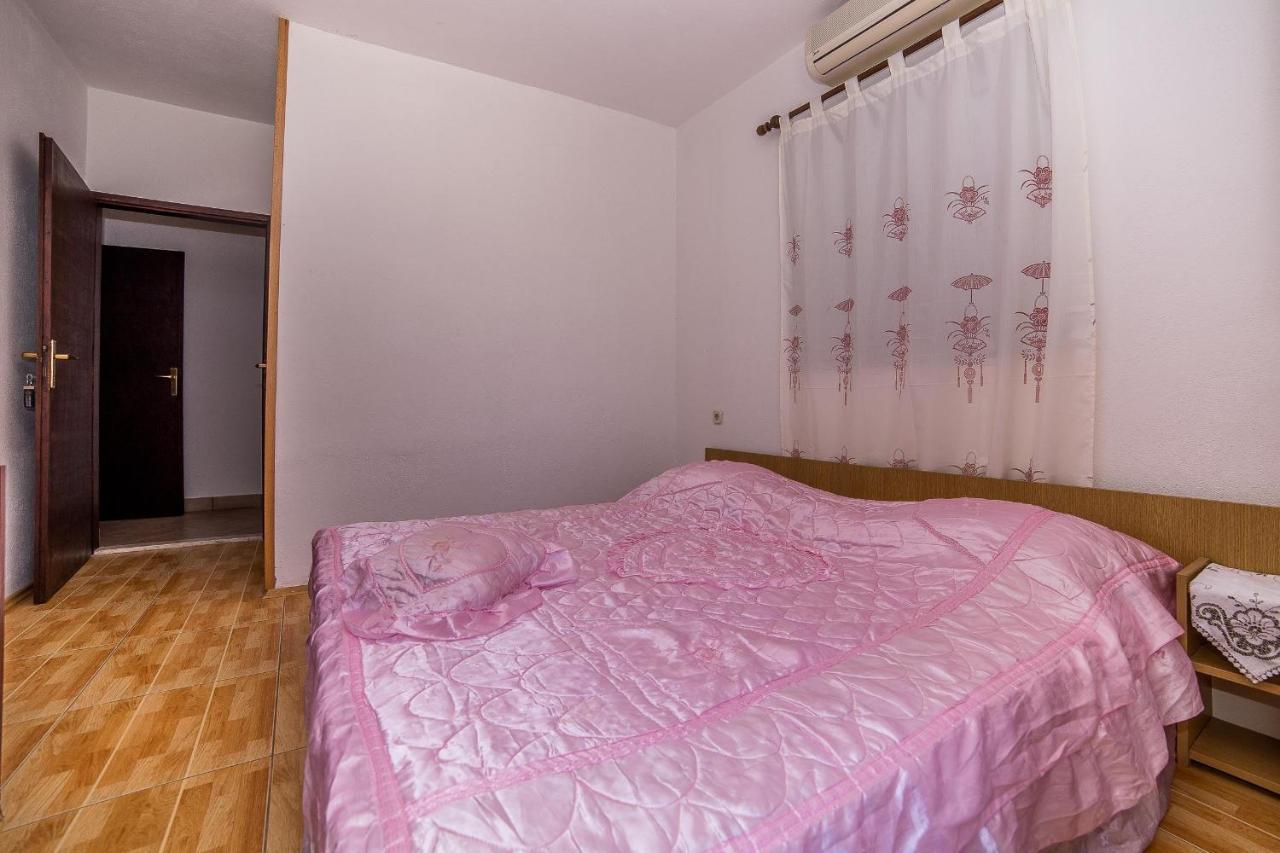 Apartments And Rooms Drpic Splitska Exterior photo