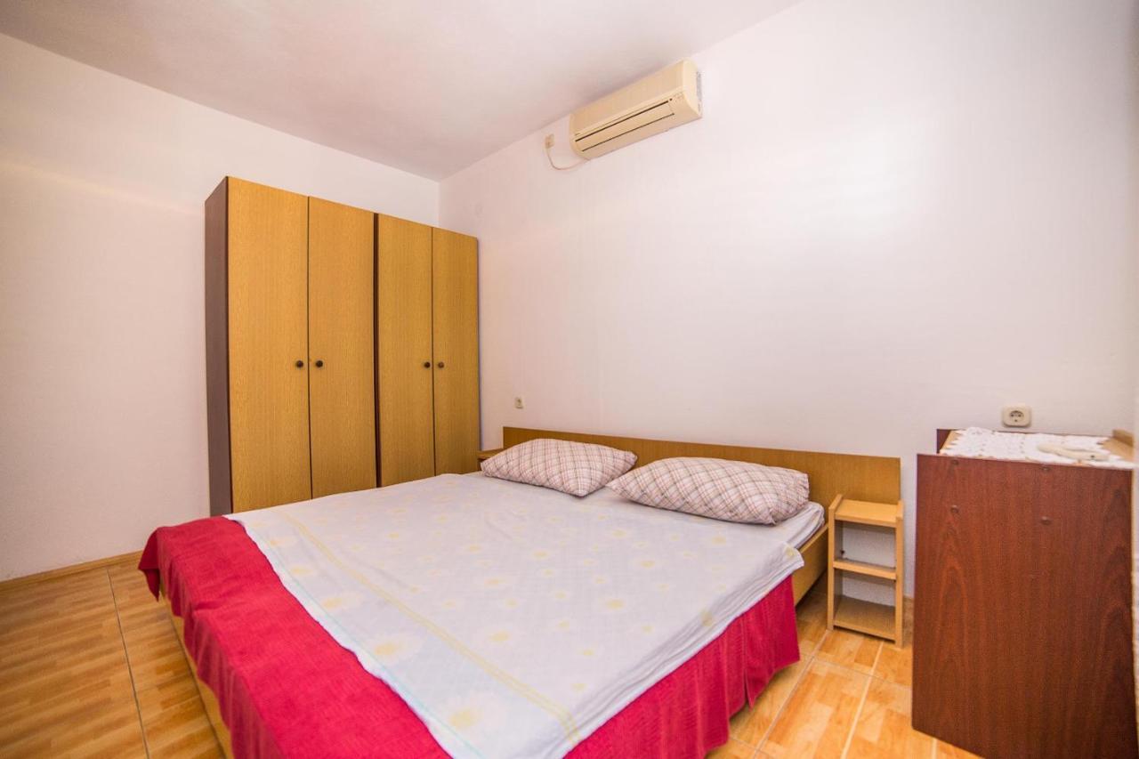 Apartments And Rooms Drpic Splitska Exterior photo