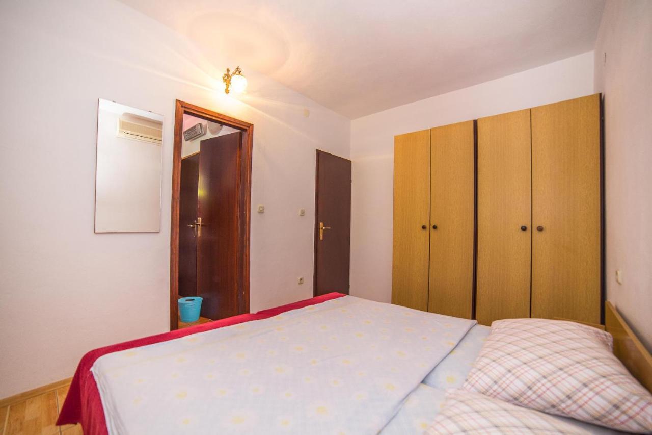 Apartments And Rooms Drpic Splitska Exterior photo