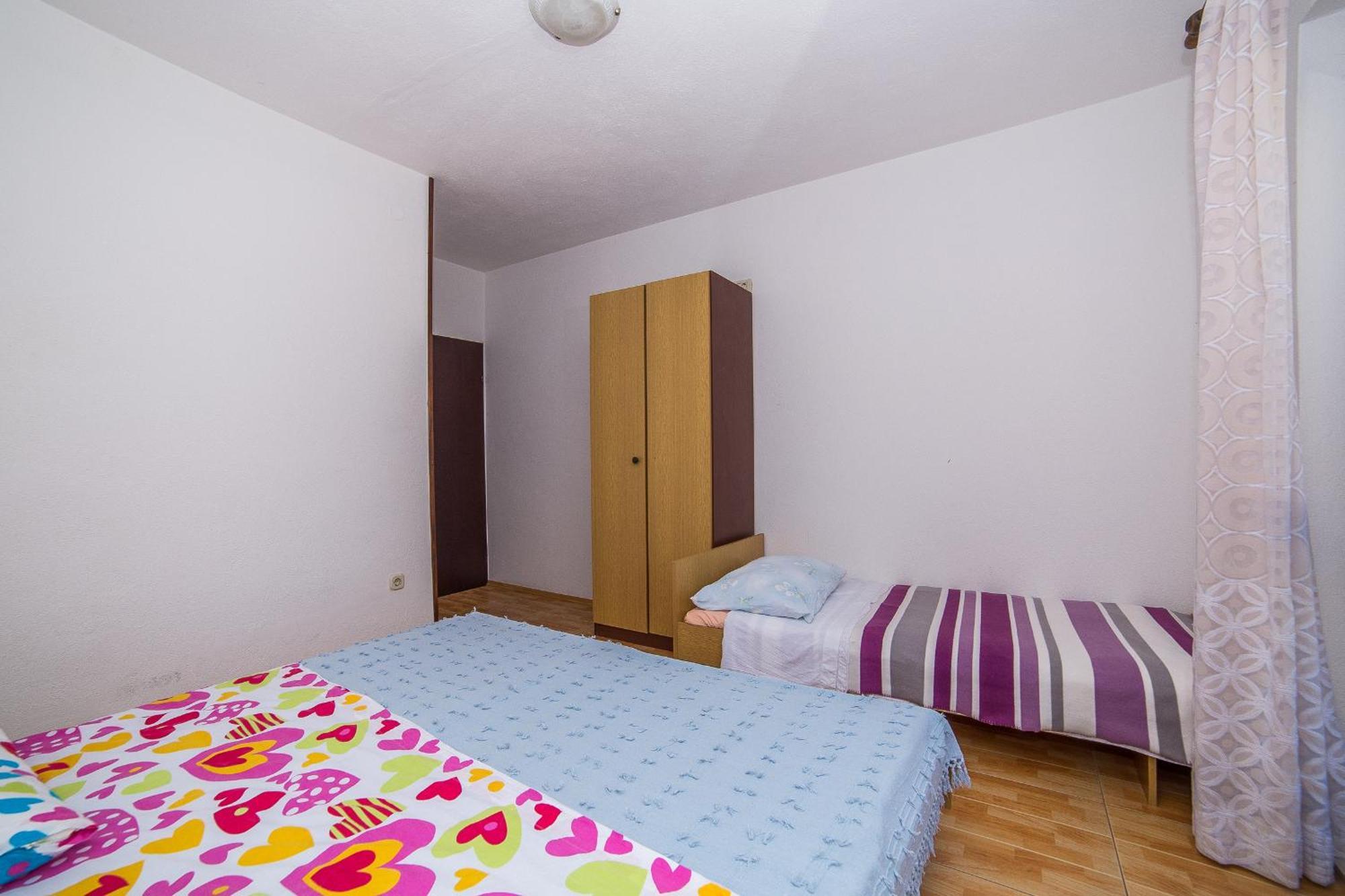 Apartments And Rooms Drpic Splitska Exterior photo