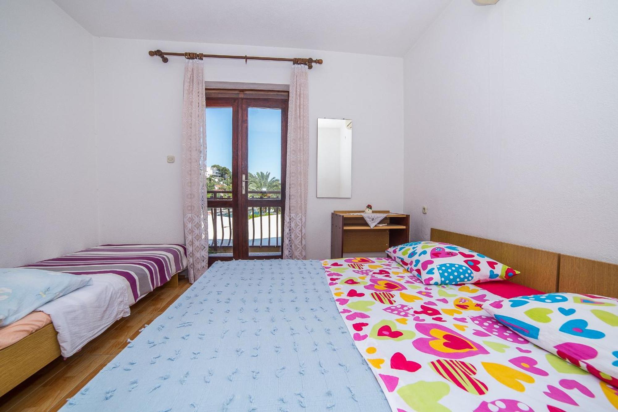 Apartments And Rooms Drpic Splitska Exterior photo